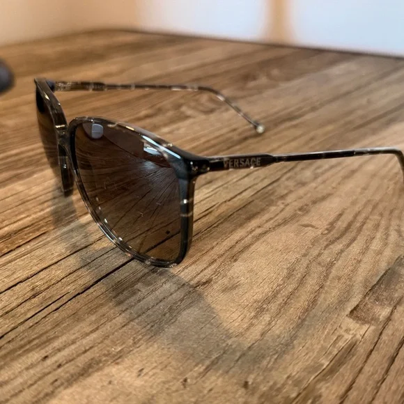 Versace VE4220 Sunglasses – Grey Tortoise Frame / Brown Gradient Lenses w/ Case - Picture 3 of 8